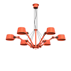 Orange lysekrone med seks arme og lampeskærme, mekaniske forbindelser og ledninger.