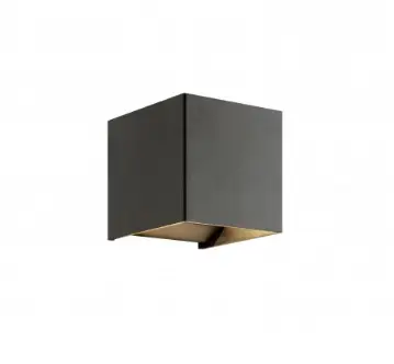 Mat sort, kubisk udendørslampe med moderne, minimalistisk design.