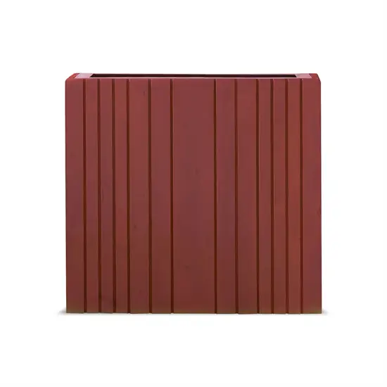 Rød plantekasse med lodrette lameller, rektangulær form, moderne design, 77 x 33 x 70 cm.